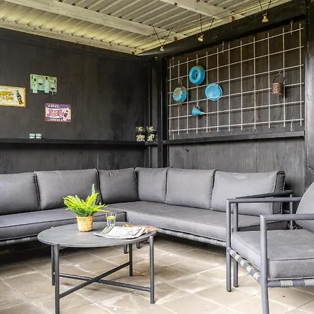 펜션 Awesome In With Swimming Pool Tarm