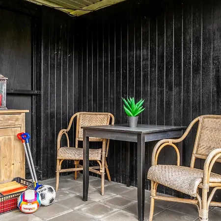 펜션 Awesome In With Swimming Pool Tarm